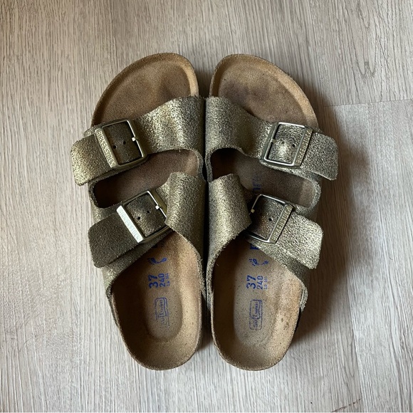 Birkenstocks Arizona Gold Sandals Size 6 - Picture 1 of 4